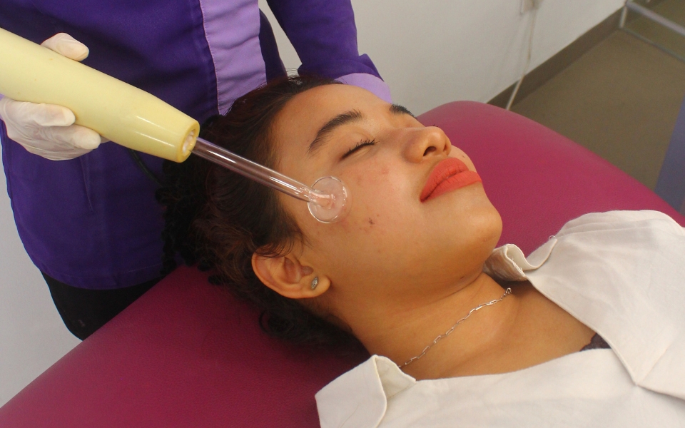 perawatan kulit wajah wanita facial acne