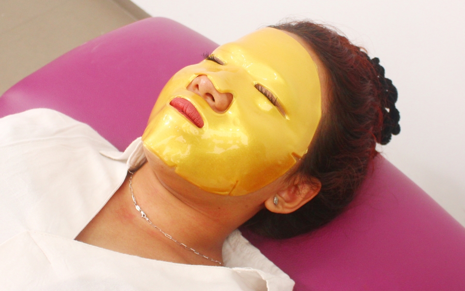 perawatan kulit wajah facial gold